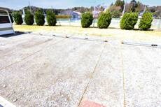 物件外観写真2　(駐車場)