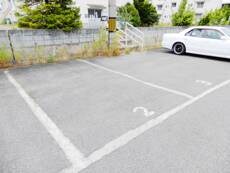 物件外観写真2　(駐車場)