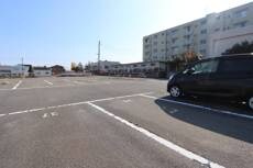 物件外観写真2　(駐車場)