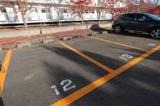 物件外観写真2　(駐車場)