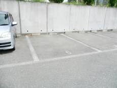 物件外観写真2　(駐車場)