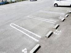 物件外観写真2　(駐車場)