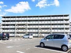 物件外観写真2　(駐車場)