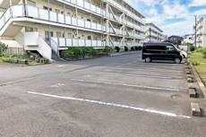 物件外観写真2　(駐車場)