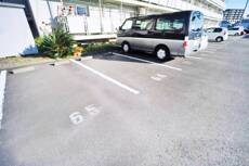 物件外観写真2　(駐車場)