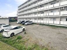 物件外観写真2　(駐車場)