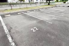 物件外観写真2　(駐車場)