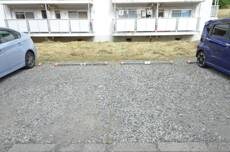 物件外観写真2　(駐車場)