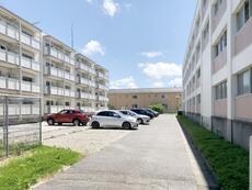 物件外観写真2　(駐車場)