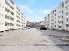 物件外観写真2　(駐車場)