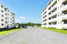 物件外観写真2　(駐車場)