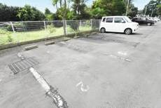 物件外観写真2　(駐車場)