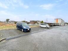 物件外観写真2　(駐車場)