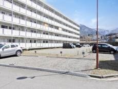 物件外観写真2　(駐車場)