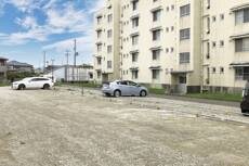 物件外観写真2　(駐車場)