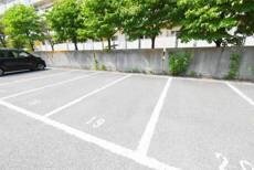 物件外観写真2　(駐車場)