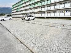 物件外観写真2　(駐車場)