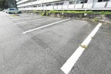 物件外観写真2　(駐車場)