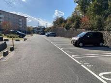 物件外観写真2　(駐車場)