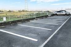 物件外観写真2　(駐車場)