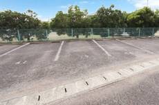 物件外観写真2　(駐車場)