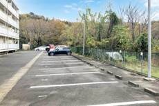 物件外観写真2　(駐車場)