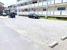 物件外観写真2　(駐車場)