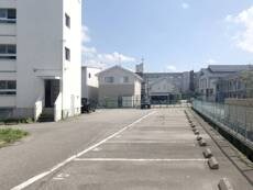 物件外観写真2　(駐車場)