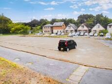 物件外観写真2　(駐車場)