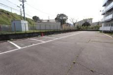 物件外観写真2　(駐車場)