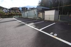 物件外観写真2　(駐車場)