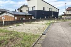 物件外観写真2　(駐車場)