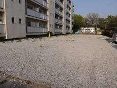 物件外観写真2　(駐車場)