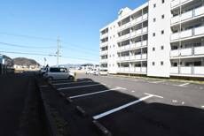 物件外観写真2　(駐車場)