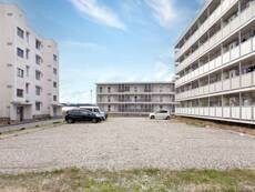 物件外観写真2　(駐車場)