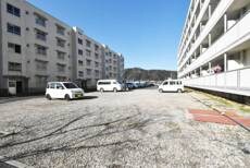 物件外観写真2　(駐車場)