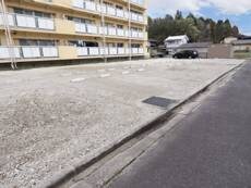 物件外観写真2　(駐車場)