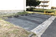 物件外観写真2　(駐車場)