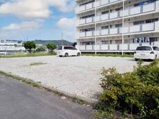 物件外観写真2　(駐車場)