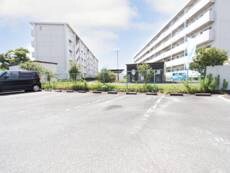 物件外観写真2　(駐車場)