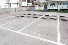 物件外観写真2　(駐車場)