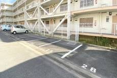 物件外観写真2　(駐車場)