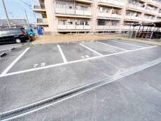 物件外観写真2　(駐車場)