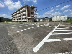 物件外観写真2　(駐車場)