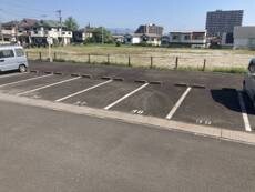 物件外観写真2　(駐車場)