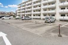 物件外観写真2　(駐車場)