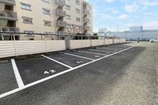 物件外観写真2　(駐車場)