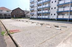 物件外観写真2　(駐車場)