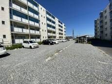 物件外観写真2　(駐車場)