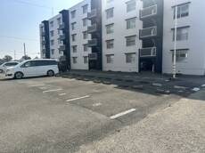 物件外観写真2　(駐車場)